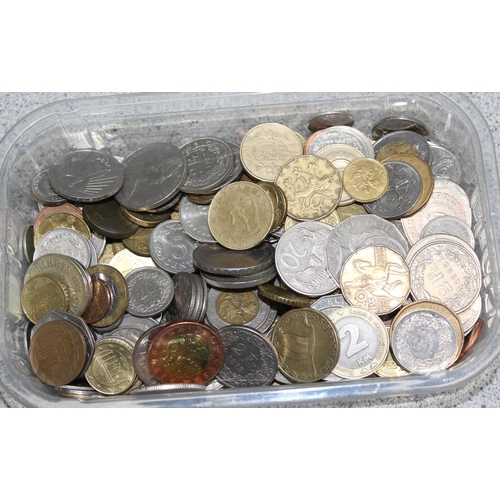 1202 - Qty of assorted mixed world coins, approx 1.3kg gross