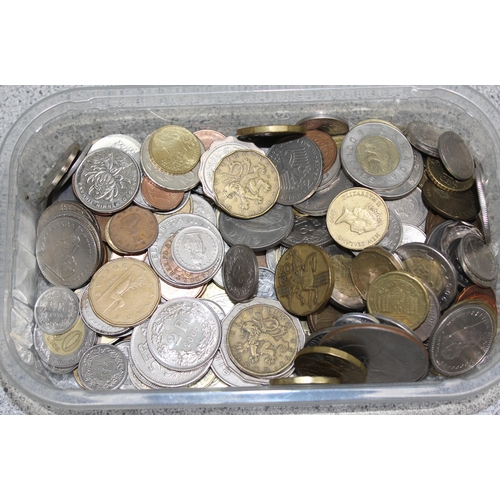 1203 - Qty of assorted mixed world coins, approx 1.2kg gross