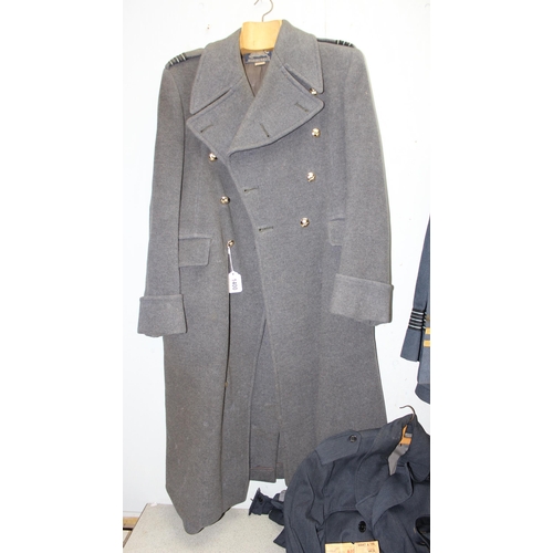 1400 - Qty of assorted WW2 and later period RAF uniforms and jackets relating to Wing Commander K. Knott, t... 