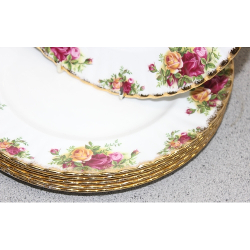 1607 - A set of 6 Royal Albert Old Country Roses pattern dinner plates, each approx 26cm in diameter