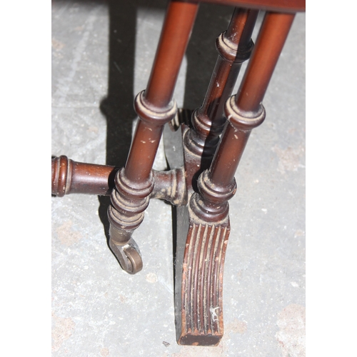 35 - An Edwardian mahogany Sutherland table, approx 69cm wide x 56cm deep x 57cm tall when open