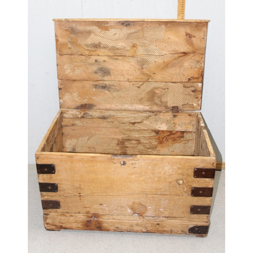 42 - A rustic pine trunk, approx 66cm wide x 44cm deep x 38cm tall