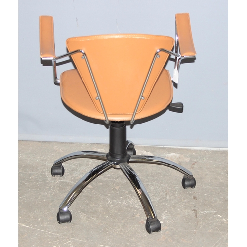 53 - A good quality retro style tan leather office chair