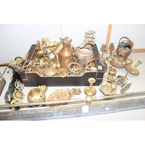 1701 - Qty of mixed metalware to include horse brasses, Fire surround and other small items