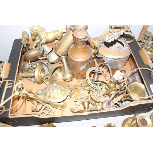 1701 - Qty of mixed metalware to include horse brasses, Fire surround and other small items