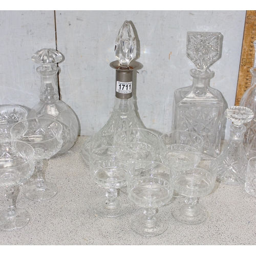 1711 - A large qty of assorted crystal and cut glass to include whisky tumblers and decanters etc