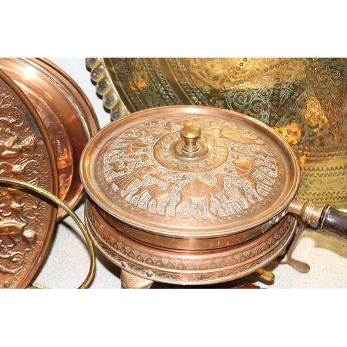 1713 - A large qty of assorted vintage metalware, mainly brass and copper items to inc a Benares brass tabl... 