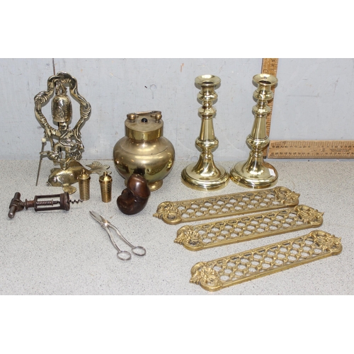 1731 - Qty. of antique & later brassware to include door plates & candlesticks