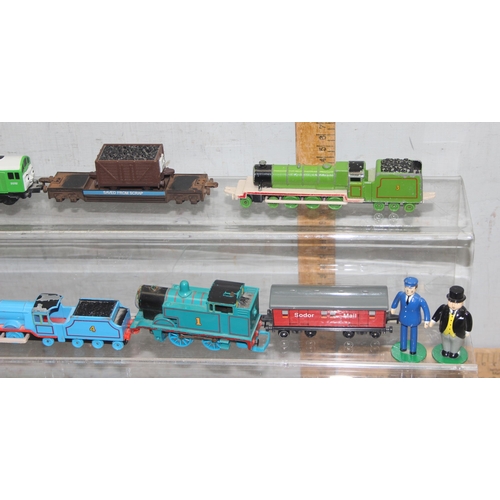 1569 - Collection of Thomas the Tank Engine model locomotives by Ertl & a qty. of Thomas the Tank Engine bo... 