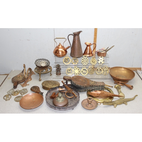 1808 - A large qty of assorted mixed metalware to inc brass, copper & silver plate, including a copper powd... 