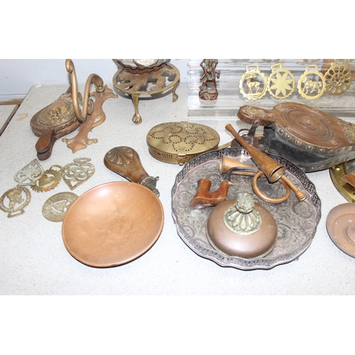 1808 - A large qty of assorted mixed metalware to inc brass, copper & silver plate, including a copper powd... 