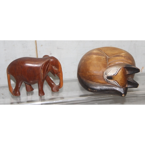 1811 - A set of 6 wooden bowls and a number of carved wooden animal figures