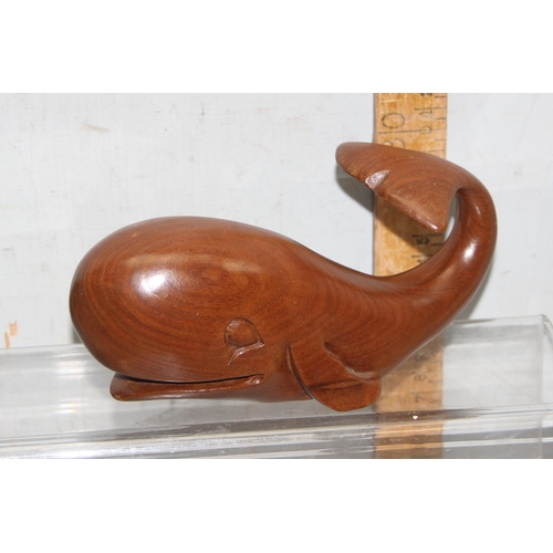 1811 - A set of 6 wooden bowls and a number of carved wooden animal figures