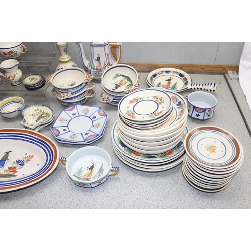 1814 - Qty of vintage Quimper pottery to include vases, soup bowls & meat platter