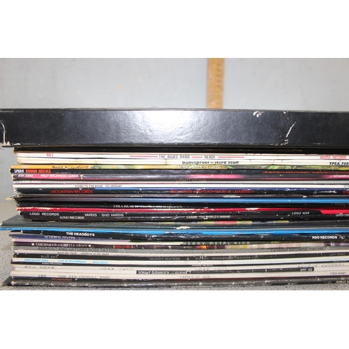 634 - Qty. of vinyl LP's & 12 inch singles to include AC / DC, Kiss & Sid Vicious