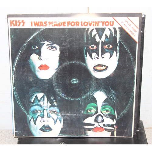 634 - Qty. of vinyl LP's & 12 inch singles to include AC / DC, Kiss & Sid Vicious