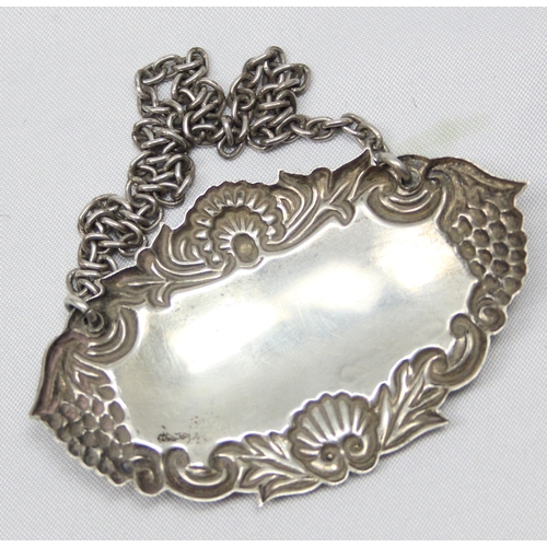 1087 - A highly decorative silver decanter label for Gin, Birmingham 2000 by Broadway & Co, approx 60mm wid... 