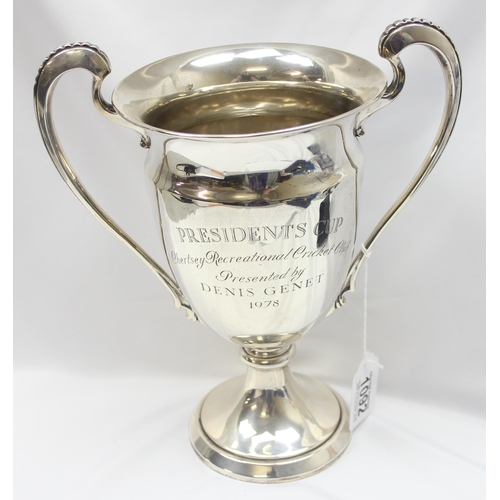 1092 - A large silver trophy cup, marks for London 1923 by H. Phillips, approx 28cm tall & 872g gross