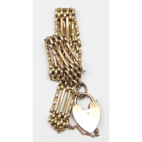 2397 - A 9ct gold 4 bar gate bracelet with 9ct gold heart shaped locket clasp, marked 9ct and XRF confirmed... 