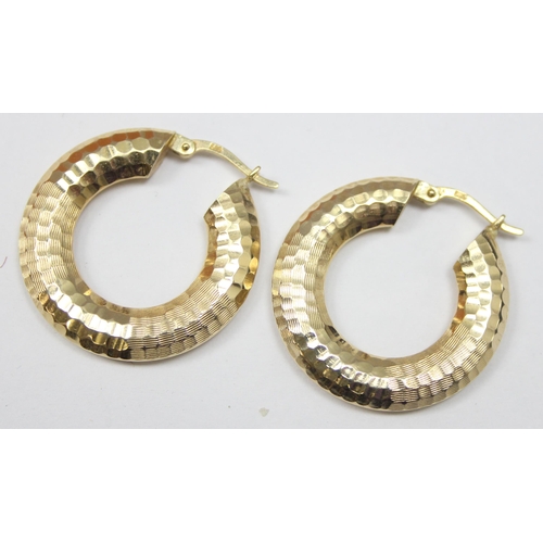 2423 - A pair of 14ct gold retro style planished hoop earrings, marked 585 & XRF confirmed, approx 4.91g gr... 