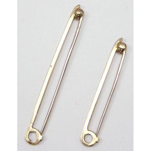 2442 - A pair of 9ct gold gentleman's tie pins in original box by Tessiers of Bond St, each engraved W.W.D ... 