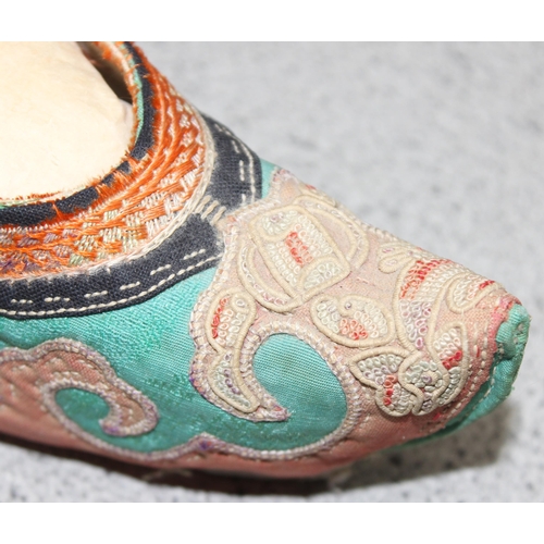 1677 - A pair of very small antique Chinese silk embroidered shoes, likely late 19th or early 20th century,... 