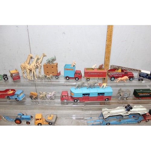 1555 - Qty of vintage Corgi diecast vehicles to include many Chipperfield circus lorries & circus animals