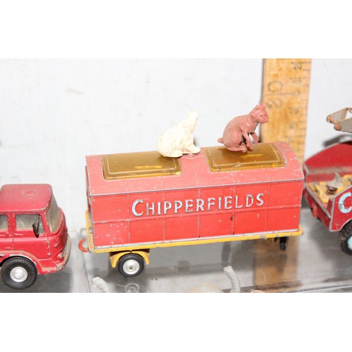 1555 - Qty of vintage Corgi diecast vehicles to include many Chipperfield circus lorries & circus animals