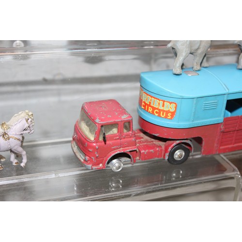 1555 - Qty of vintage Corgi diecast vehicles to include many Chipperfield circus lorries & circus animals