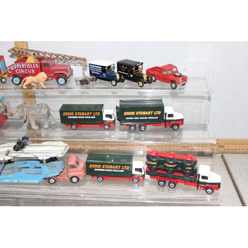 1555 - Qty of vintage Corgi diecast vehicles to include many Chipperfield circus lorries & circus animals