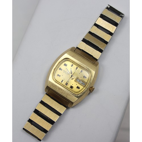 1352 - A retro Sekonda USSR made watch with 19 jewel movement, gold plated strap and case