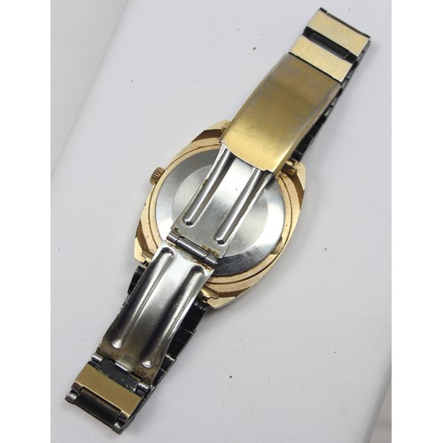 1352 - A retro Sekonda USSR made watch with 19 jewel movement, gold plated strap and case