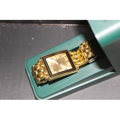 1353 - A large qty of assorted modern dress watches and other watches etc