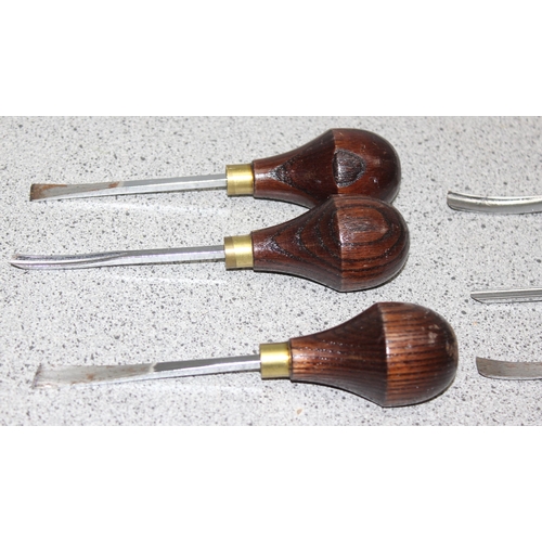 801 - 6 small wooden handled carving chisels