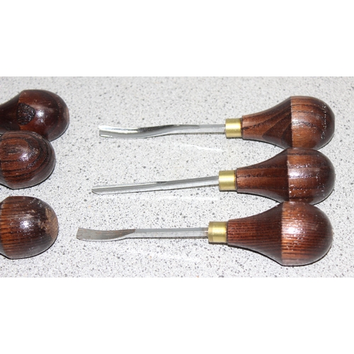 801 - 6 small wooden handled carving chisels