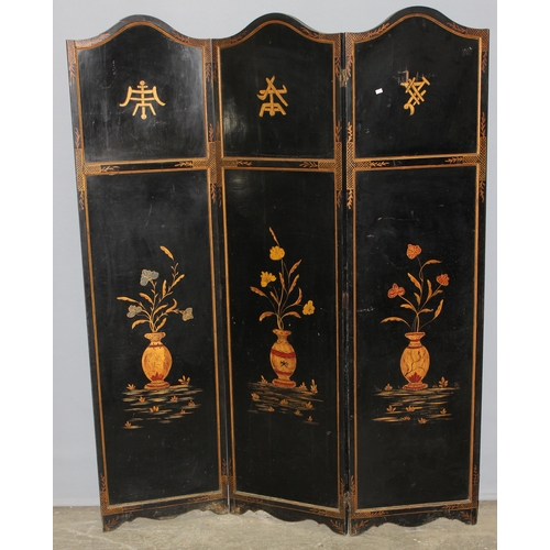 15 - A vintage Oriental painted black lacquer 3 fold room divider or dressing screen, hand painted with v... 