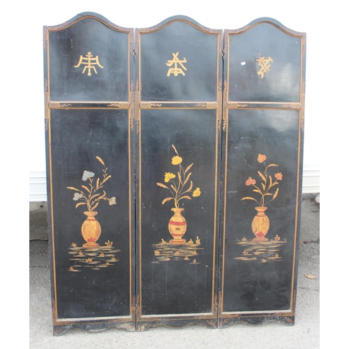 15 - A vintage Oriental painted black lacquer 3 fold room divider or dressing screen, hand painted with v... 