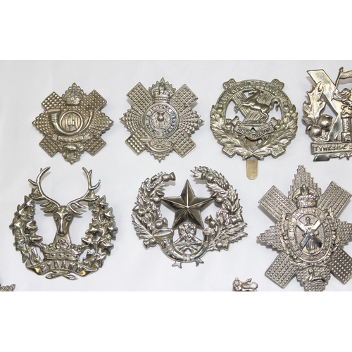 1406 - Military cap badges - 18 assorted Scottish related cap badges, various regiments