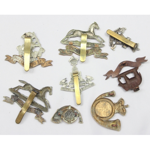 1409 - Military cap badges - 8 assorted military cap badges all relating to Yorkshire, to include Green How... 