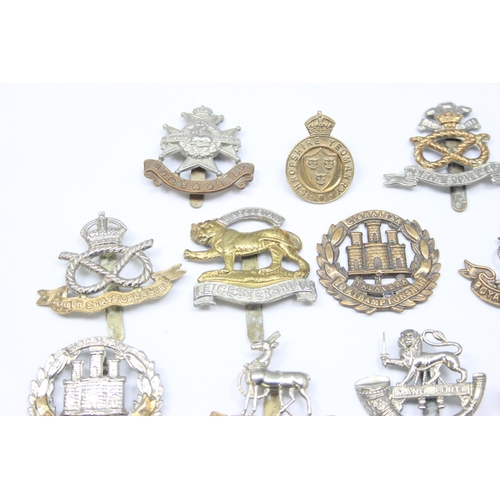 1410 - Military cap badges - 17 assorted military cap badges all relating to the Midlands, to include North... 