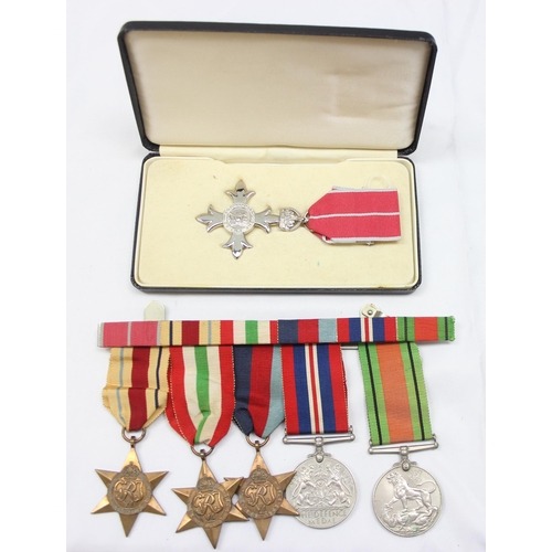 1427 - WW2 medal bar and medals to inc Africa, Italy and 1939-49 star, Defence Medal and 1939-45 War Medal,... 