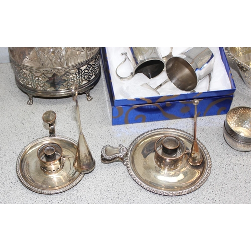 1023 - Qty of assorted silver plated items to incl a Georgian style 4 piece cruet set, chamber stick with s... 