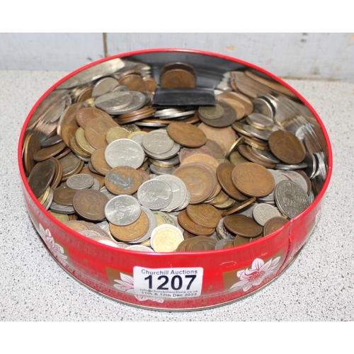 1207 - Qty British and world coins, approx 3.1kg gross