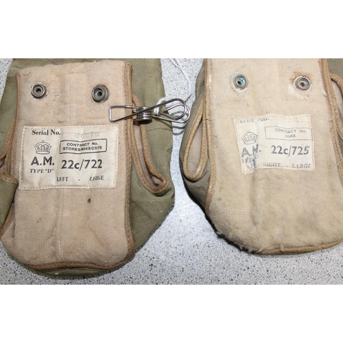 1459 - A pair of vintage Air Ministry Type D 22c/722/725 foot warmers