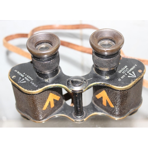 1462 - A pair of 20th century military binoculars in leather case, Stereo Prism Binocular No 3 Mk II, Magni... 