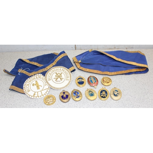 1464 - Tray of Buckinghamshire Masonic jewels (9), 2 aprons and 2 collars