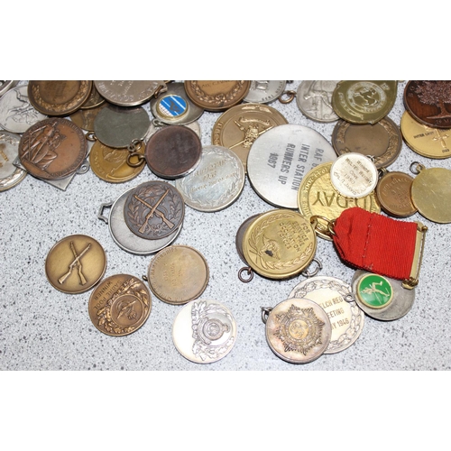 1465 - Tray of military medals and medallions