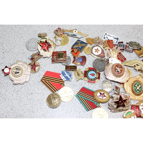 1466 - Qty of Russian medals and badges