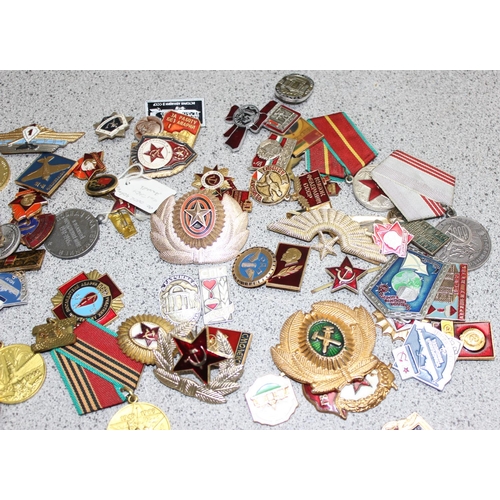 1466 - Qty of Russian medals and badges