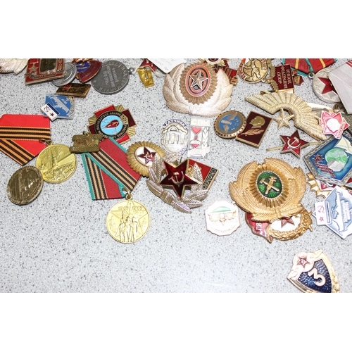 1466 - Qty of Russian medals and badges